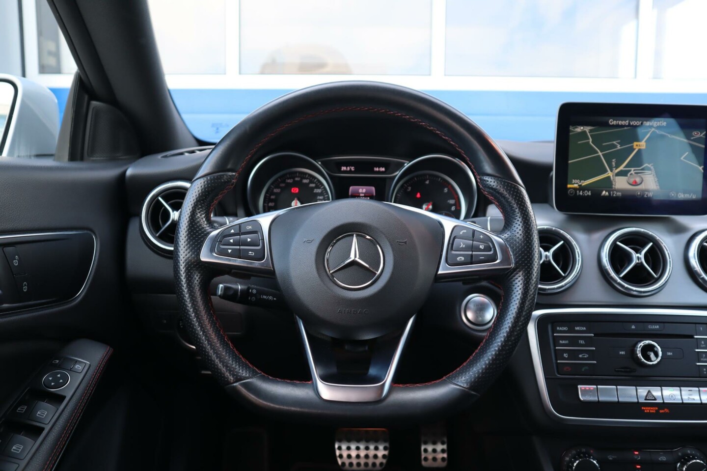 Mercedes-Benz-CLA-Klasse-17